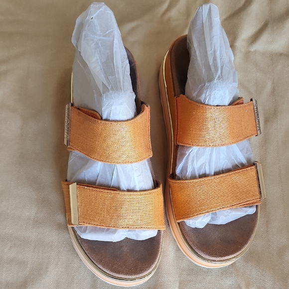 Vionic Brandie Wedge Orange Sandals Comfortable Modern Design - Picture 2 of 6